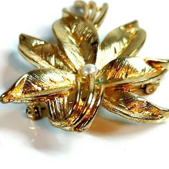 Vintage H&M Gold-Tone Leaf Brooch Pin With Faux Pearl Accent - Picture 2 of 5